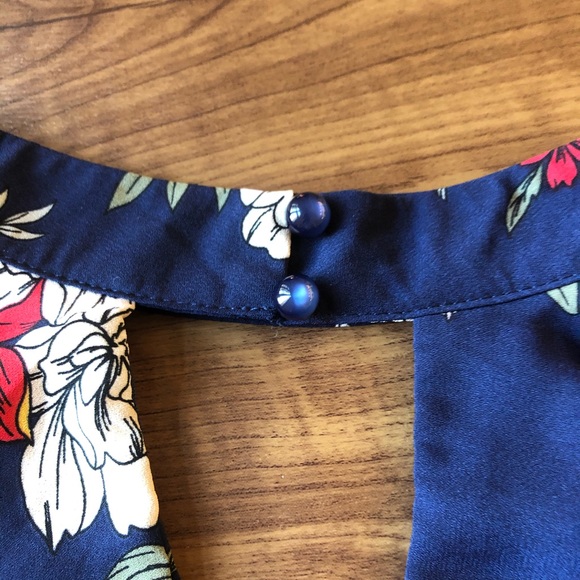 Miami cutout neck floral dress - Picture 9 of 10